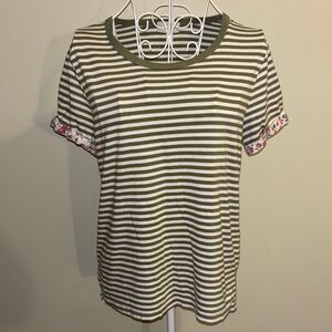 t.la Tshirt Size Small